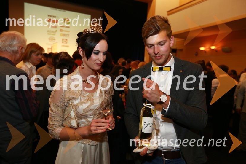  Sandra Vučko, Vinska kraljica Slovenije 2015;  Patrik Gaube, Vino GaubePubeci na salonu VinDel 2015