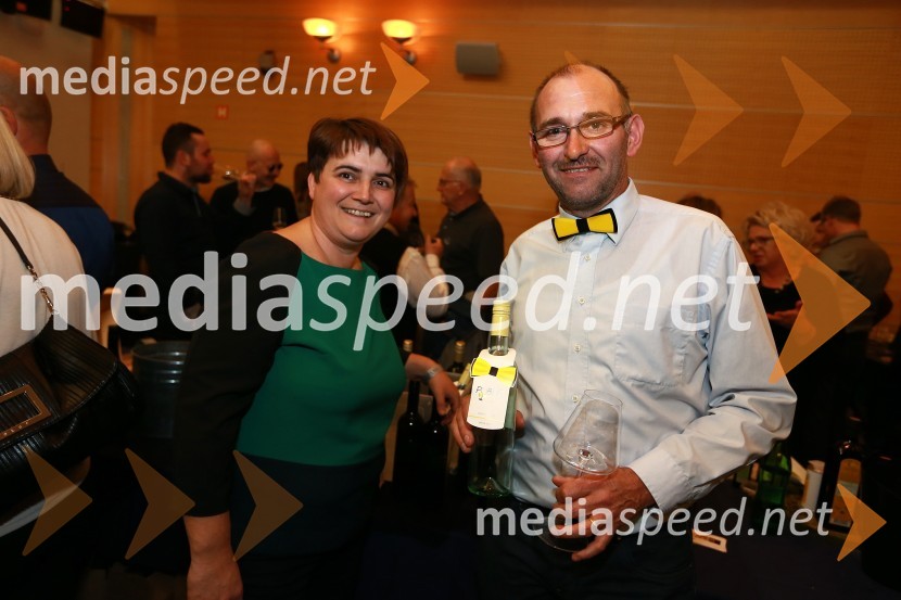  Dijana Valdhuber;  Bogomir Valdhuber, vinar, Vino ValdhuberPubeci na salonu VinDel 2015