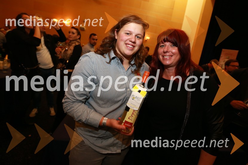  Lina Kopše,  Hiša vina Doppler;  Mihaela  Kopše, Hiša vin DopplerPubeci na salonu VinDel 2015