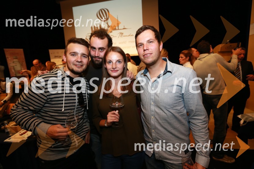 Pubeci na salonu VinDel 2015