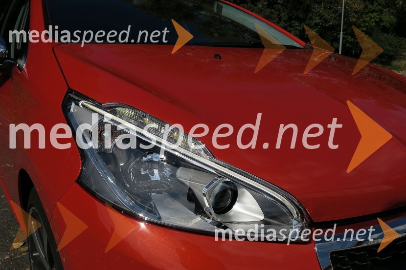 Peugeot 208 Allure 1.2 PureTech 110 Stop&StartPeugeot 208 Allure 1.2 PureTech 110 Stop&Start, mediaspeed test