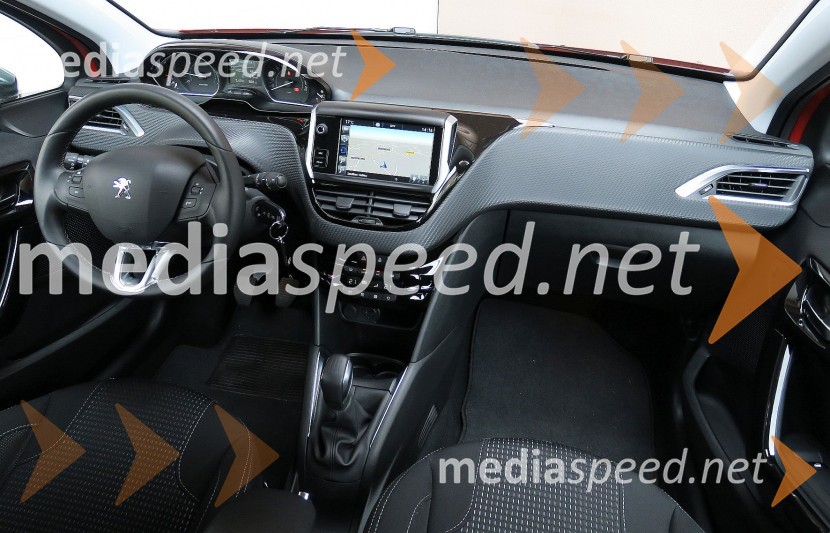 Peugeot 208 Allure 1.2 PureTech 110 Stop&Start, prijetno okoljePeugeot 208 Allure 1.2 PureTech 110 Stop&Start, mediaspeed test