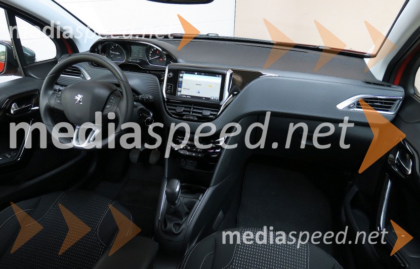 Peugeot 208 Allure 1.2 PureTech 110 Stop&Start, notranjostPeugeot 208 Allure 1.2 PureTech 110 Stop&Start, mediaspeed test