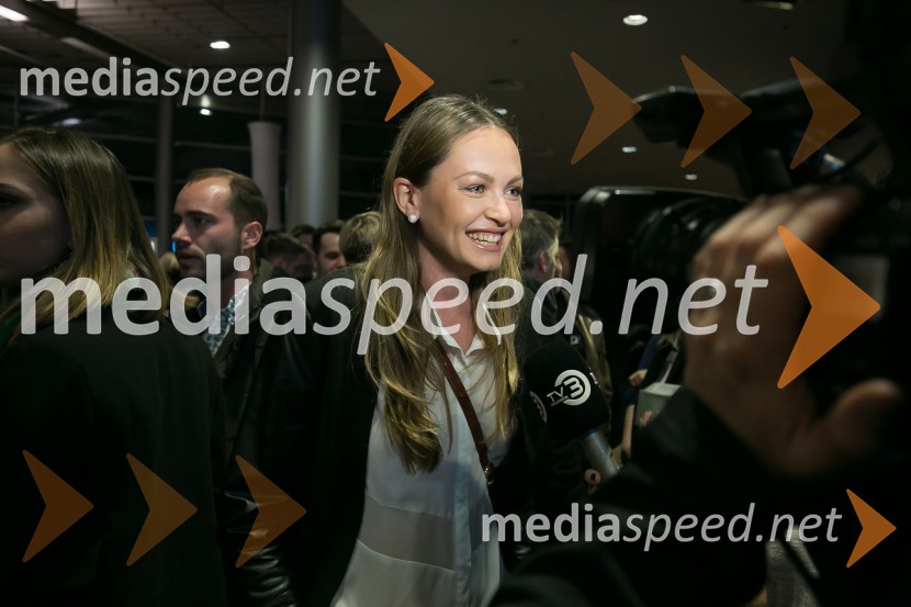  Iryna Osypenko, menekenkaSvečana premiera Spectre v Cineplexxu Kranj