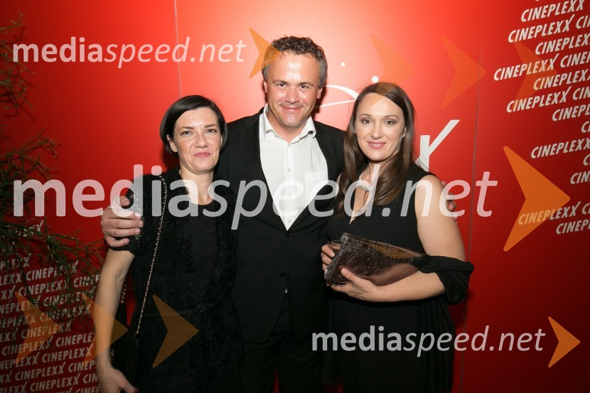  Andreja Purger, marketing Cineplexx;  Wolfgang Kreuhsler, operation manager Cineplexx;  Nina Hočevar, marketing CineplexxSvečana premiera Spectre v Cineplexxu Kranj