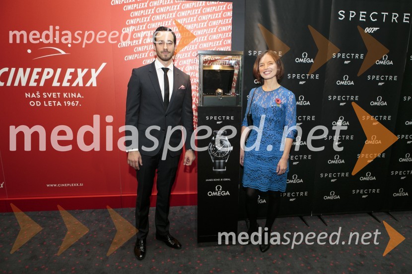  Miha Rodman, igralec;  Sophie Honey, veleposlanica Združenega kraljestva Velika Britanija in Severna Irska v Republiki SlovenijiSvečana premiera Spectre v Cineplexxu Kranj