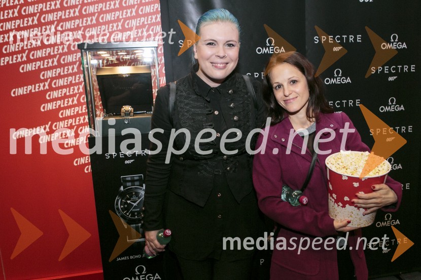  Tanja Divac, novinarka;  Mateja Dežman, novinarkaSvečana premiera Spectre v Cineplexxu Kranj