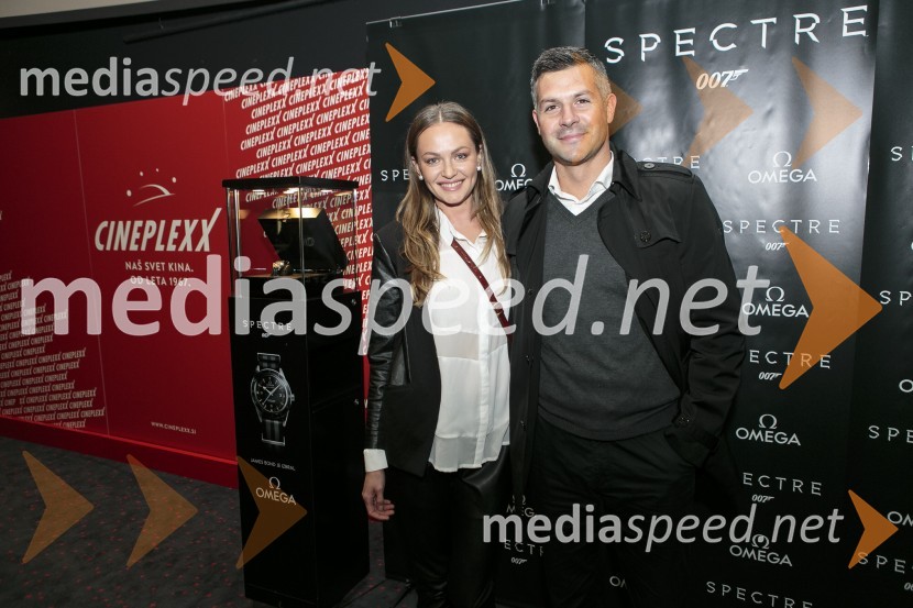  Iryna Osypenko, menekenka;  Dejan  NemecSvečana premiera Spectre v Cineplexxu Kranj