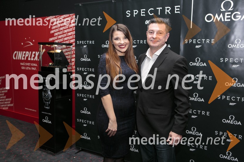  Nika Frece, pomočnica programskega direktorja Cineplexx Slovenija;  Robert  Berberih , Continental Film Zagreb Svečana premiera Spectre v Cineplexxu Kranj