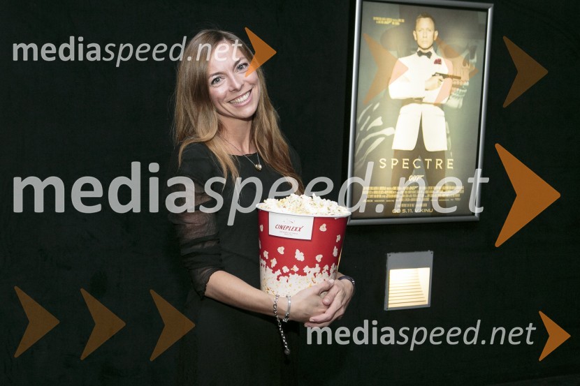  Azra Selimanović, televizijska voditeljicaSvečana premiera Spectre v Cineplexxu Kranj
