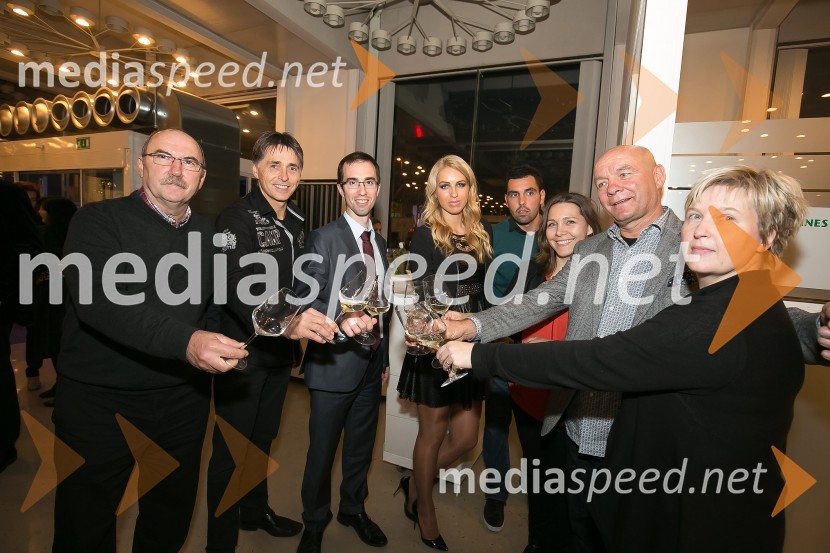  Marko Zabavnik, P&F Jeruzalem;  Bogdan  Krajnc, prodajni zastopnik P&F Jeruzalem;  ... ;  Sonja  Erčulj, vodja marketinga P&F Jeruzalem ;  Katja Godeša, marketing P&F Jeruzalem ;  Danilo Šoster, vodja prodaje za gostinstvo, P&F Jeruzalem Ormož;  ... Martinovanje z vinsko kletjo P&F Jeruzalem