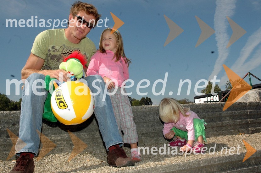 Veslač Iztok Čop s hčerkama Ruby in AmberSrce športa - dan fairplaya