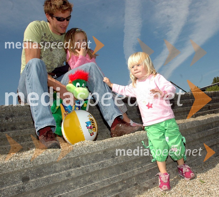 Veslač Iztok Čop s hčerkama Ruby in AmberSrce športa - dan fairplaya