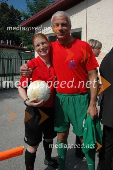 Tanja Subotič, nogometna sodnica in Drago Kos, predsednik protikorupcijske komisije, ki ima tudi licenco za sojenje mednarodnih nogometnih tekemSrce športa - dan fairplaya