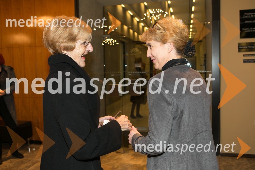  Mojca Kreft, dramaturginja in teatrologinja;  Barbara Hieng Samobor, direktorica MGLSamorastniki, premiera predstave MGL