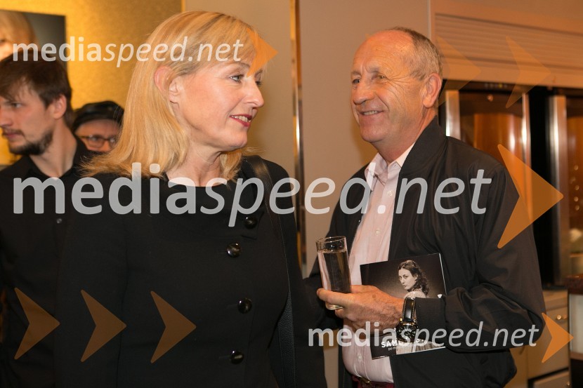  Judita Zidar, igralka;  Branko Pavlin, nekdanji predsednik uprave DnevnikaSamorastniki, premiera predstave MGL