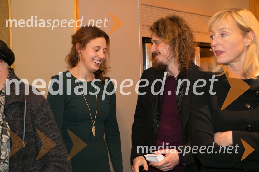  Anja Drnovšek, igralka;  Dani  Modrej, scenograf;  Judita Zidar, igralkaSamorastniki, premiera predstave MGL