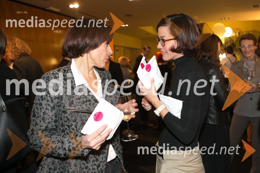  Mirjam Korbar, igralka;  Simona  Belle, služba za stike z javnostmi MGLSamorastniki, premiera predstave MGL