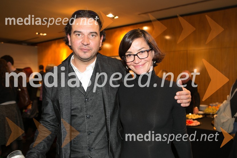  Gašper Tič, igralec;  Simona  Belle, služba za stike z javnostmi MGLSamorastniki, premiera predstave MGL