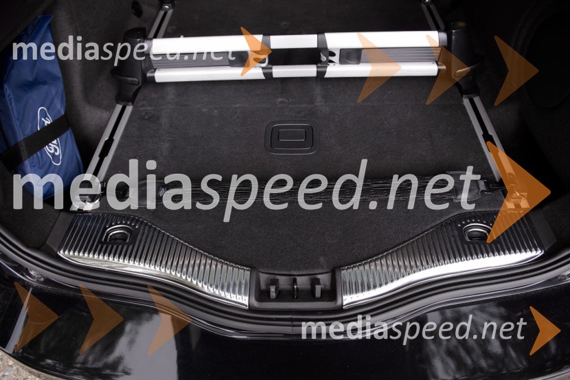 Ford Mondeo Karavan 2.0 TDCi Powershift Titanium, vzdolžna vodila in prečna pregrada za večjo organizacijo prtljageFord Mondeo Karavan 2.0 TDCi Powershift Titanium, mediaspeed test