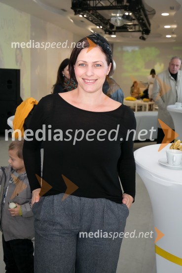  Nuška Drašček, pevkaŽarki za srce, predstavitev nove plošče Katrinas