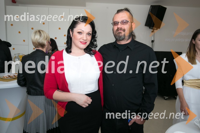  Maja Založnik, glasbenica;  ... Žarki za srce, predstavitev nove plošče Katrinas