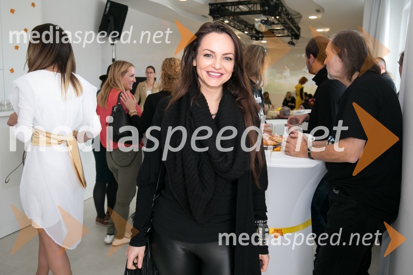  Oriana Girotto, voditeljicaŽarki za srce, predstavitev nove plošče Katrinas