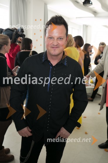  Rok Golob, skladatelj, dirigent in aranžerŽarki za srce, predstavitev nove plošče Katrinas