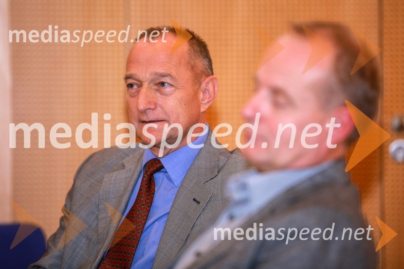 prof. dr. Franci Čuš, predsednik Upravnega odbora Društva univerzitetnih profesorjev MariborEtični kodeks ali Statut, okrogla miza UM