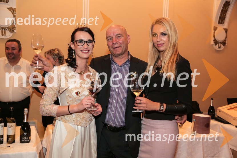  Sandra Vučko, Vinska kraljica Slovenije 2015;  Danilo Šoster, vodja prodaje za gostinstvo, P&F Jeruzalem ;  Sonja  Erčulj, vodja marketinga P&F Jeruzalem18. Slovenski festival vin 2015