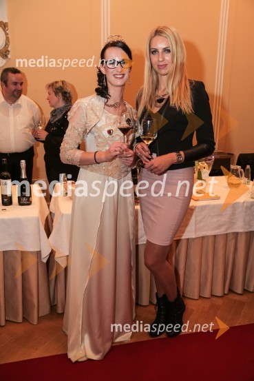  Sandra Vučko, Vinska kraljica Slovenije 2015;  Sonja  Erčulj, vodja marketinga P&F Jeruzalem18. Slovenski festival vin 2015