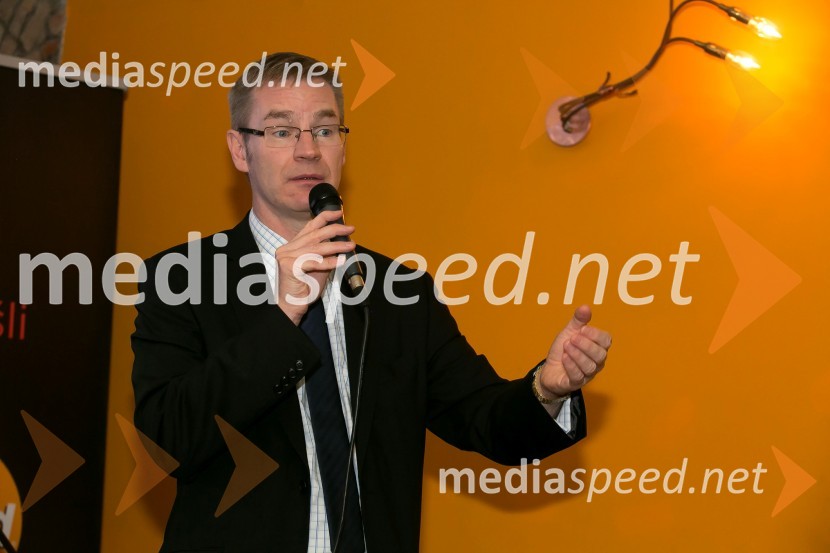  Brian  Morris, vodja razvoja novih plačilnih sredstevMasterCard, novinarsko srečanje