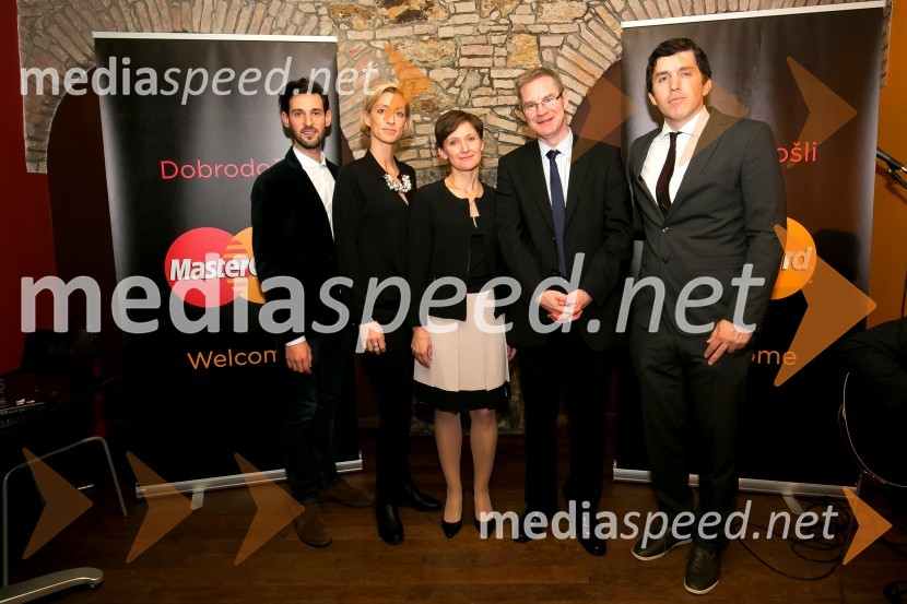  Andrej Hrovat, Mayer McCann;  Špela Pregl, Mayer McCann;  Aleksandra Babić, regionalna direktorica marketinga za Slovenijo, Hrvaško, Madžarsko, Romunijo in Izrael, Mastercard;  Brian  Morris, vodja razvoja novih plačilnih sredstev;  Boštjan Fabjančič, predstavnik družbe Mastercard za Slovenijo MasterCard, novinarsko srečanje