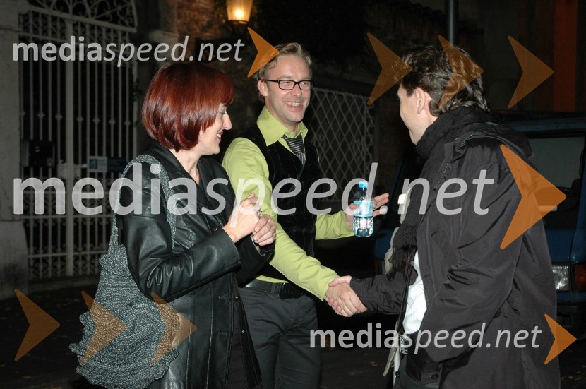 Sabina Obolnar, urednica priloge Ona v časnikih Delo in Slovenske novice, ... in Matej Filipčič, režiserIzbor za Onino družbenokritično majico