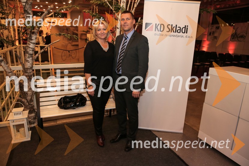  Polona Kolman, vodja prodaje vozil, Toyota center Ljubljana;  Roman Vesel, Toyota center LjubljanaZmagovalec natečaja KD Skladov Vse je mogoče je ekipa ZoicBar