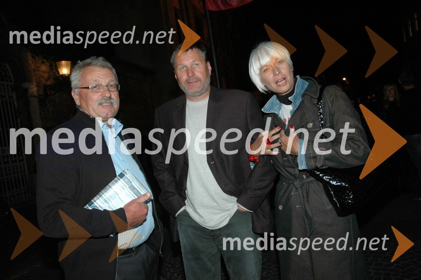 Marjan Bauer, urednik Slovenskih Novic, Bojan Požar, glavni in odgovorni urednik spletnega časopisa Požar report in Barbra Drnač, plesna novinarka in urednica oddaje Parada plesaIzbor za Onino družbenokritično majico