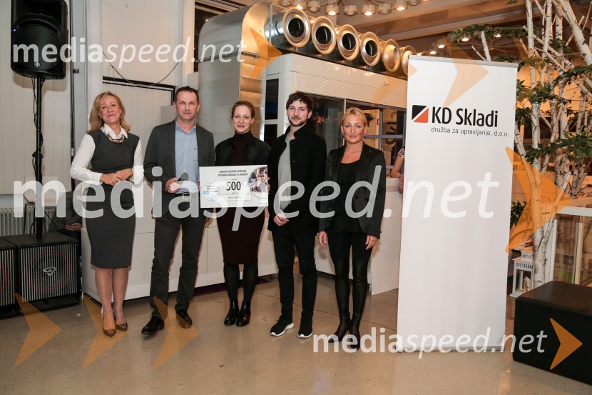  Karmen Škoda Piško, izvršna direktorica za področje trženja, Adriatic Slovenica;  Aleš Rotar, strokovni sodelavec na področju projektiranja, KD Kvart;  ... ;  ... ; mag. Katarina Klemenc, grafična oblikovalka, Adriatic SlovenicaZmagovalec natečaja KD Skladov Vse je mogoče je ekipa ZoicBar