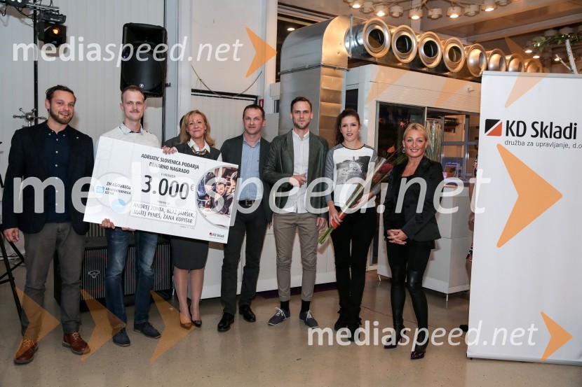  ... ;  ... ;  Karmen Škoda Piško, izvršna direktorica za področje trženja, Adriatic Slovenica;  Aleš Rotar, strokovni sodelavec na področju projektiranja, KD Kvart;  ... ;  ... ; mag. Katarina Klemenc, grafična oblikovalka, Adriatic SlovenicaZmagovalec natečaja KD Skladov Vse je mogoče je ekipa ZoicBar