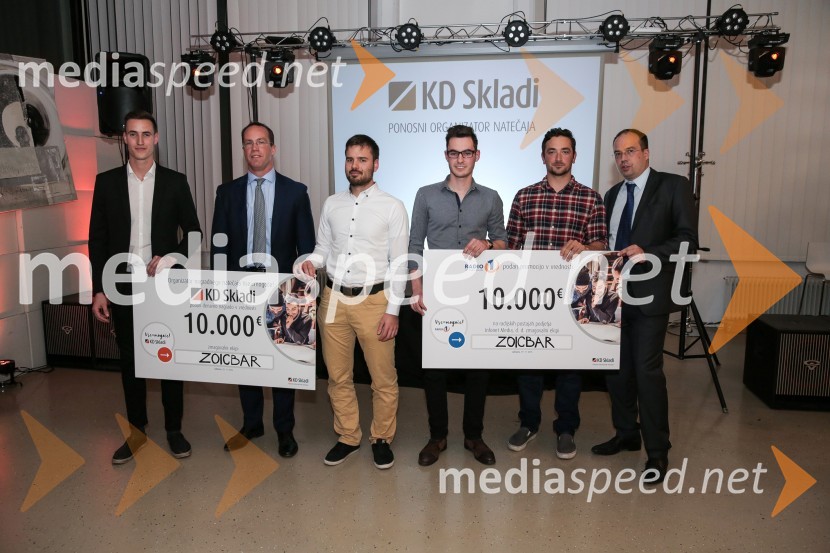  Domen Krč, ekipa ZoicBar;  Luka Podlogar, predsednik uprave KD Skladi d.o.o.;  Jurij Bajželj, ekipa ZoicBar;  Krištof Horvat, ekipa ZoicBar;  Jan Kok, ekipa ZoicBar;  Leo  Oblak, predsednik uprave Infonet media d.d.Zmagovalec natečaja KD Skladov Vse je mogoče je ekipa ZoicBar