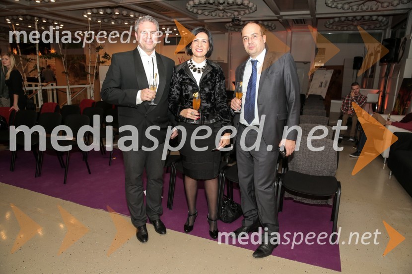  Miha Deželak, novinar;  Tanja Skaza, direktorica, Plastika Skaza;  Leo  Oblak, predsednik uprave Infonet media d.d.Zmagovalec natečaja KD Skladov Vse je mogoče je ekipa ZoicBar