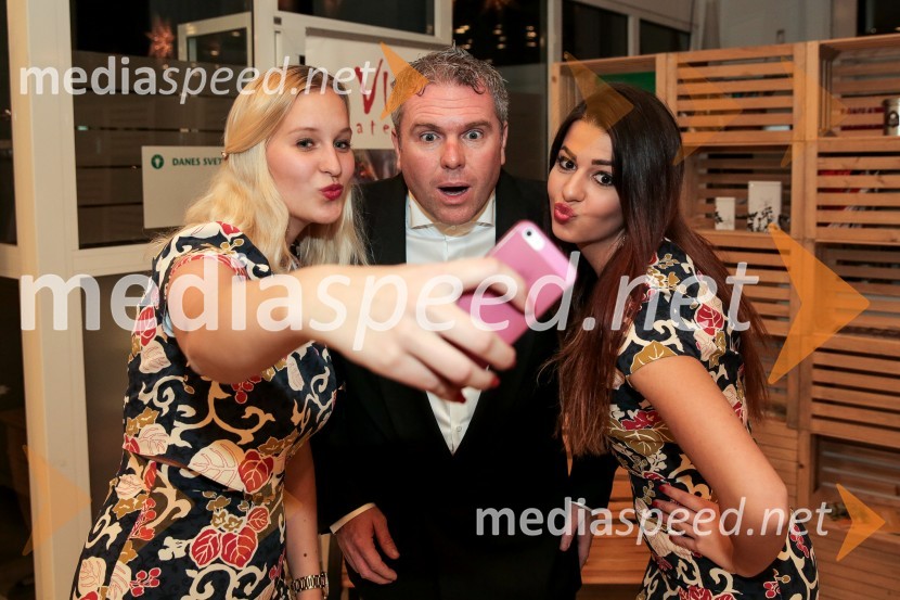  ... ;  Miha Deželak, novinar;  ... Zmagovalec natečaja KD Skladov Vse je mogoče je ekipa ZoicBar