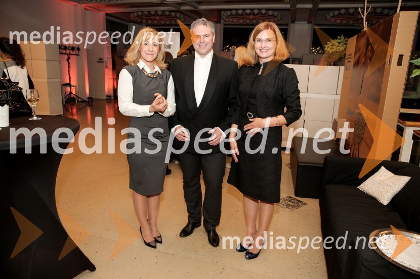  Karmen Škoda Piško, izvršna direktorica za področje trženja, Adriatic Slovenica;  Miha Deželak, novinar; mag. Marija Valentinčič Pregelj, namestnica direktorja sektorja finančnega svetovanja in vodja marketinga, KD SkladiZmagovalec natečaja KD Skladov Vse je mogoče je ekipa ZoicBar