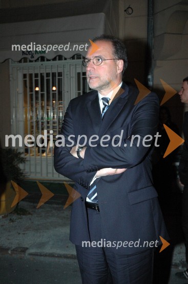 Mitja Gaspari, kandidat za predsednika RSIzbor za Onino družbenokritično majico