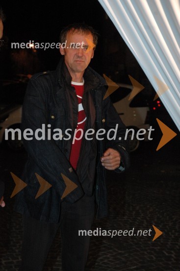 Leon MagdalencIzbor za Onino družbenokritično majico