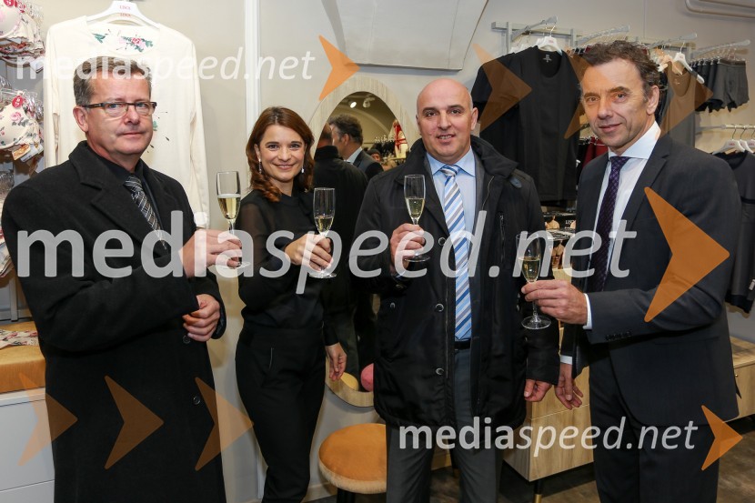  Bojan Petek, direktor podjetja Tenzor;  Urška Čopar, vodja prodaje za Slovenijo, Lisca;  Miran Senčar, župan, Mestna občina Ptuj;  Goran  Kodelja,  generalni direktor podjetja Lisca d.d.Nova prodajalna Lisca na Ptuju navdušuje s sodobnostjo