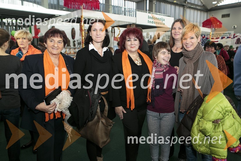  Dunja Bohorič, predsednica odbora za SILA Bazar in članica Lions kluba Ljubljana;  ... ;  Vlasta Nussdorfer, varuhinja človekovih pravic;  ... ;  ... ;  ... 22. SILA bazar 2015