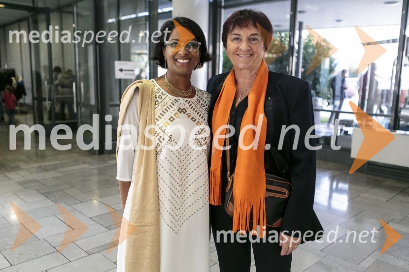  Vesna Nisha Dolinar, predsednica SILA 2012-2013;  Dunja Bohorič, predsednica odbora za SILA Bazar in članica Lions kluba Ljubljana22. SILA bazar 2015