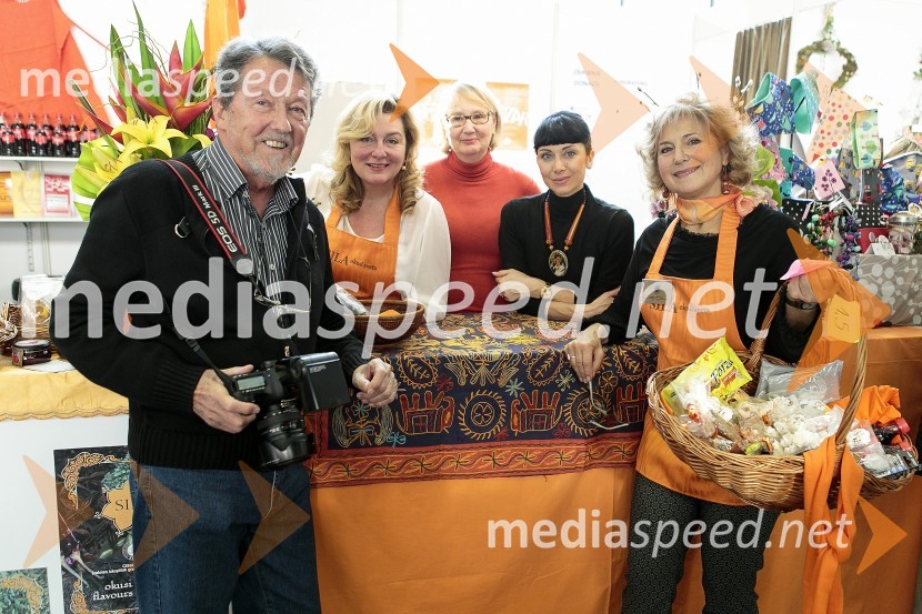  Stane Jerko, fotograf;  ... ;  ... ; Dr. Jerca Legan Cvikl, antropologinja;  Doroteja Omahen, članica odbora za SILA GALA, urednica SILA kuharske knjige22. SILA bazar 2015