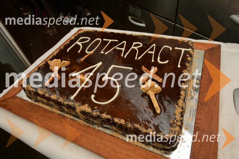 Torta8. dobrodelna večerja Rotaract Maribor