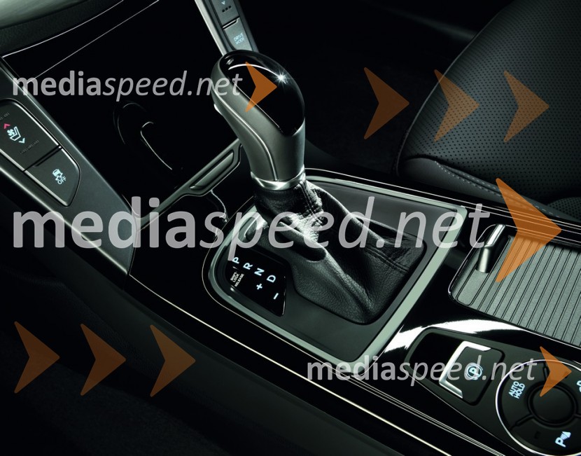 Hyundai i40Slovenska predstavitev osveženih avtomobilov Hyundai ix20 in i40